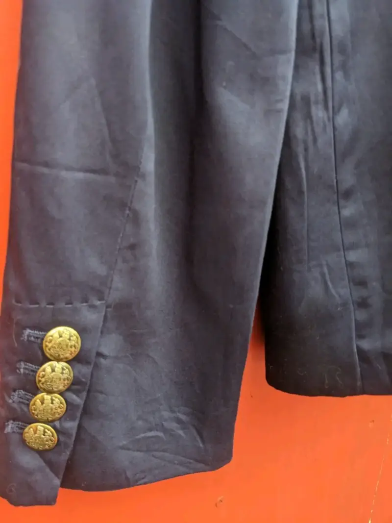 Blazer azul marino Banana Republic con botones dorados - 3