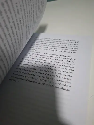 Libro La Bailarina de Auschwitz de Edith Eger - miniatura 5