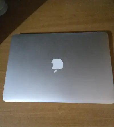 MacBook Air en buen estado - miniatura 3