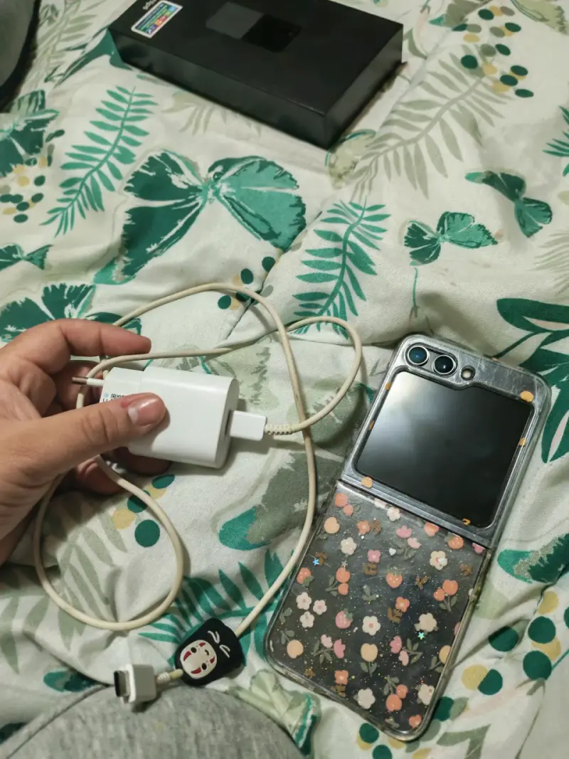 Samsung Galaxy z flip 5 - 4