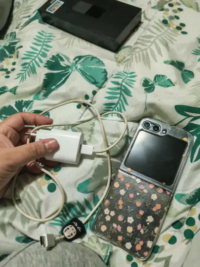 Samsung Galaxy z flip 5 - miniatura 4