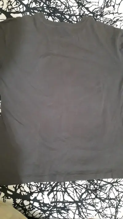 Polera negra con diseño vintage Marquis - miniatura 2