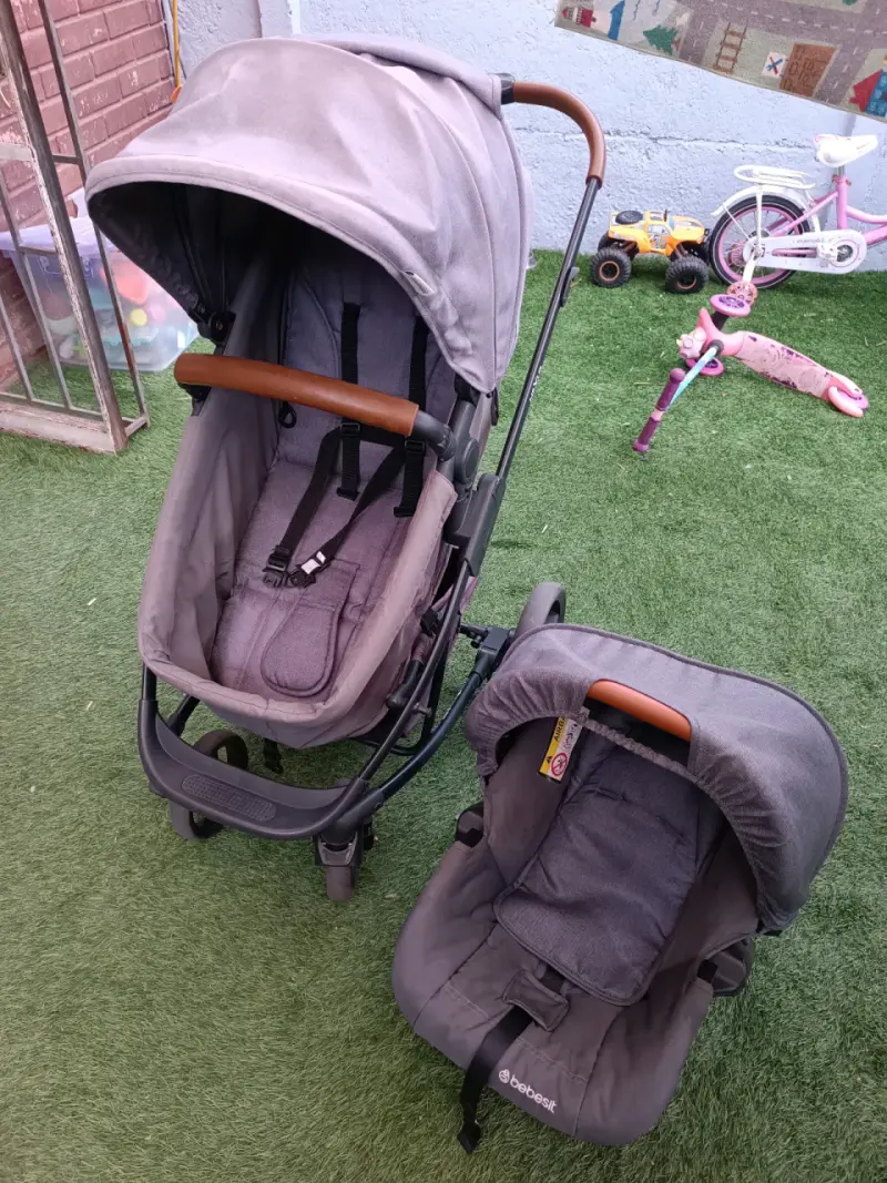 Coche de bebé Bebesit gris con silla desmontable - 1