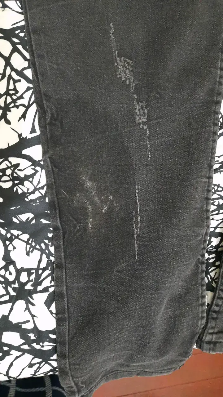 Jeans negros con diseño desgastado para hombre - 2