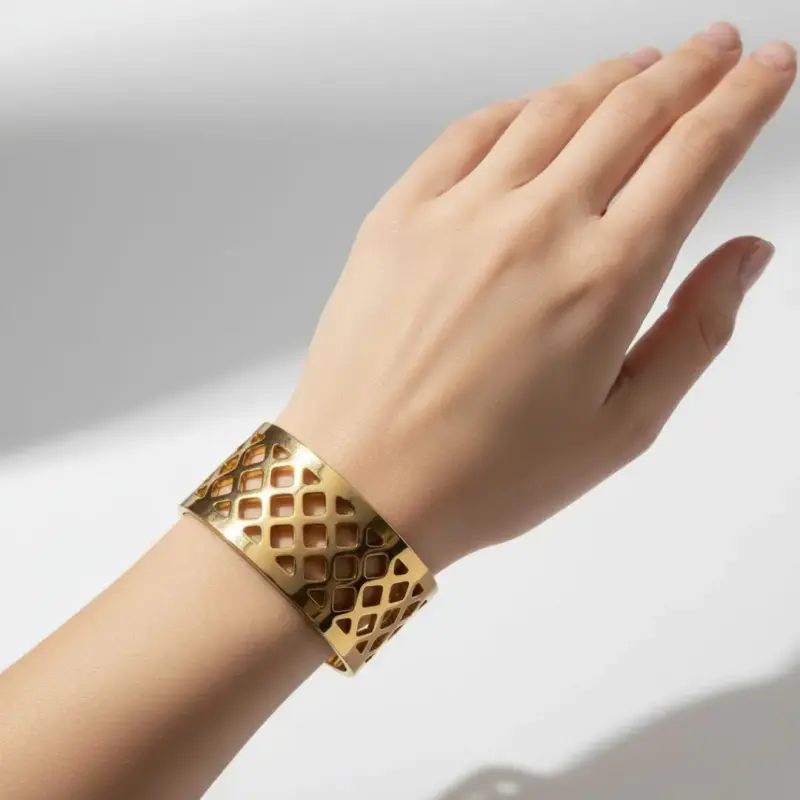 Pulsera Brazalete Ancho Calado de Rejilla Dorado - 3
