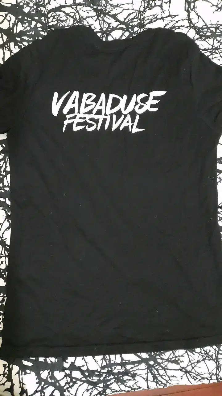 Polera Negra con Diseño de León - 2