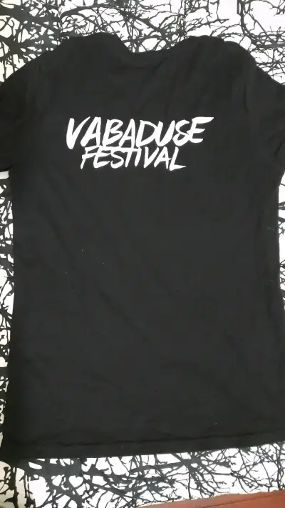 Polera Negra con Diseño de León - miniatura 2