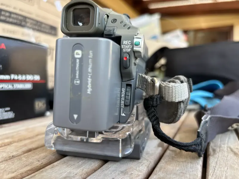 Filmadora Sony Handycam con lente Carl Zeiss - 5