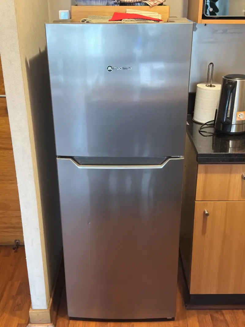 Refrigerador Madensa de dos puertas en acero inoxidable - 1