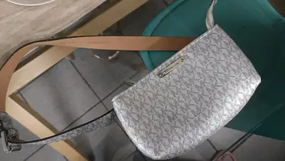 Cartera cruzada plateada Michael Kors - miniatura 1