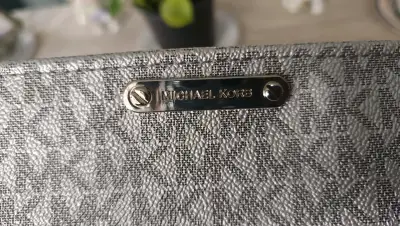 Cartera cruzada plateada Michael Kors - miniatura 3