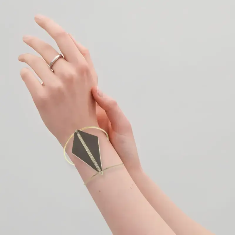 Brazalete de Antebrazo Dorado con Rombo Negro - 4