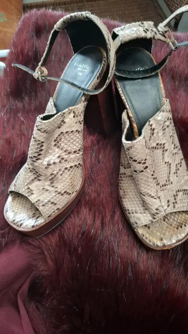 Sandalias de tacón alto con estampado de serpiente - 2