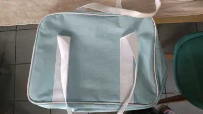 Bolso de mano azul claro con diseño de corazón - miniatura 2