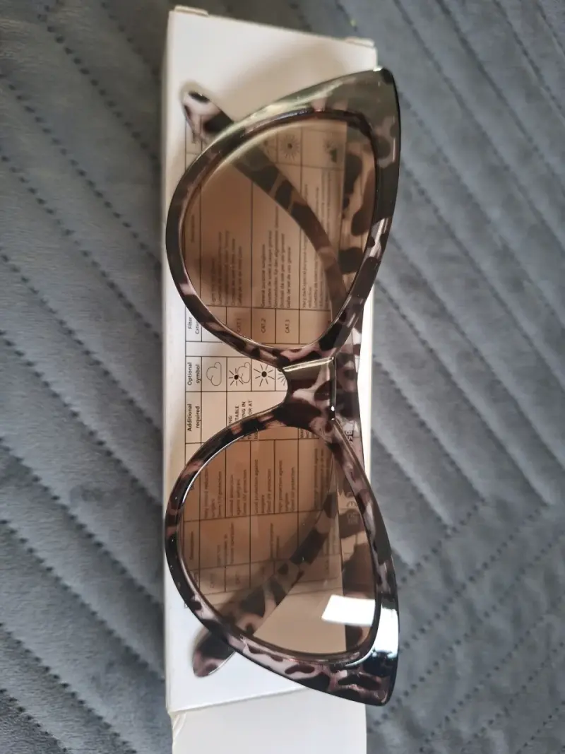 Gafas de sol estilo cat eye con estampado animal print