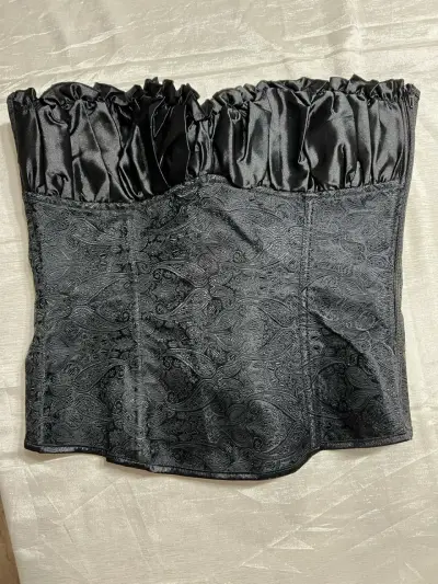 Corset negro con encaje y volantes - miniatura 1