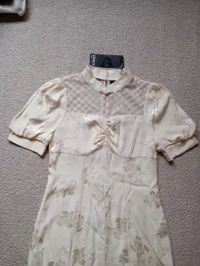 Vestido beige encaje y broderie marca Only - miniatura 1