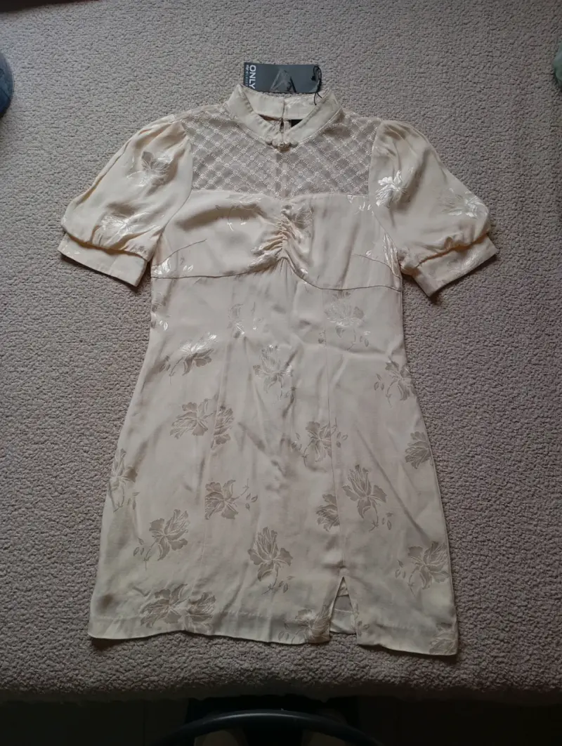 Vestido beige encaje y broderie marca Only - 2