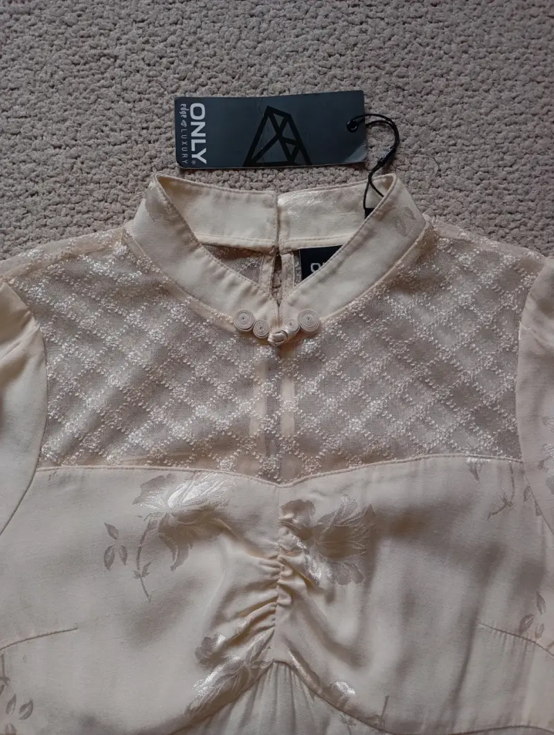Vestido beige encaje y broderie marca Only - 3