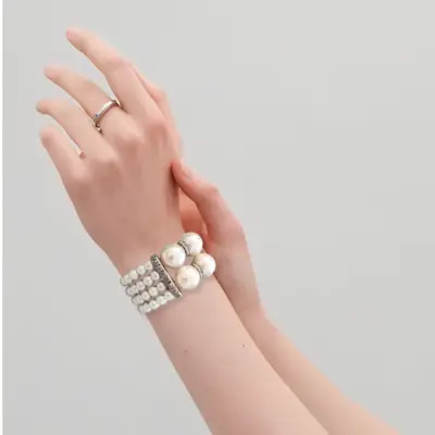 Pulsera  Ancha de Perlas Multicapa con Strass - miniatura 3