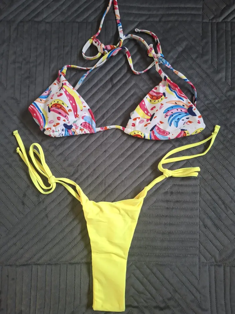 Bikini de dos piezas con estampado tropical - 1