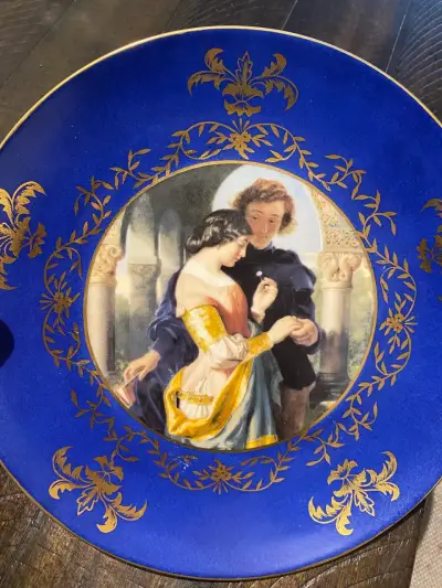 Platos decorativos de porcelana con diseño romántico - miniatura 2