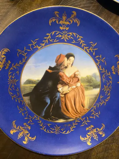 Platos decorativos de porcelana con diseño romántico - miniatura 3