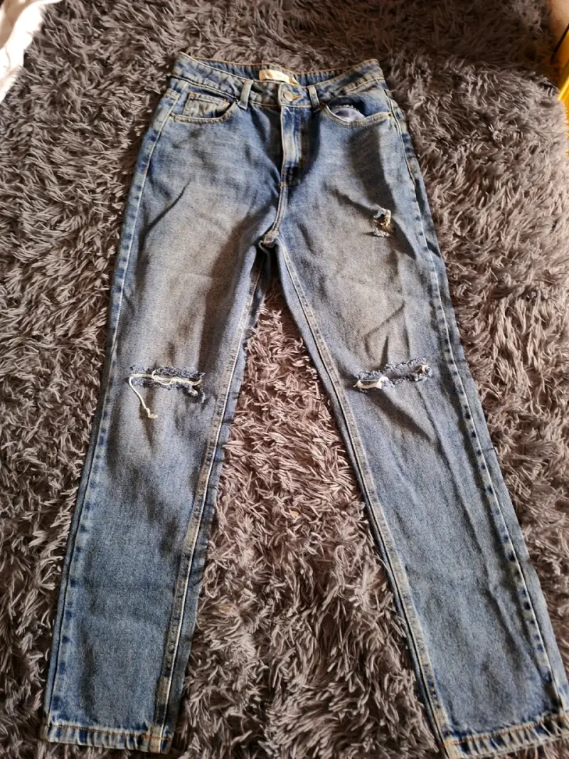 Jeans de mezclilla con roturas para mujer - 1