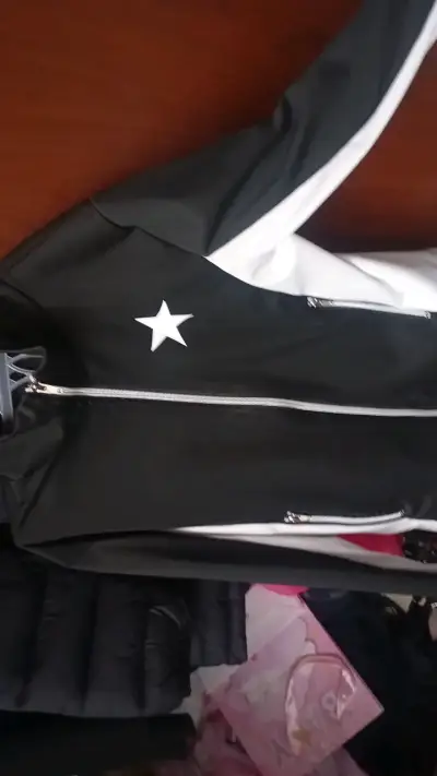 Chaqueta deportiva negra con estrella blanca - miniatura 1