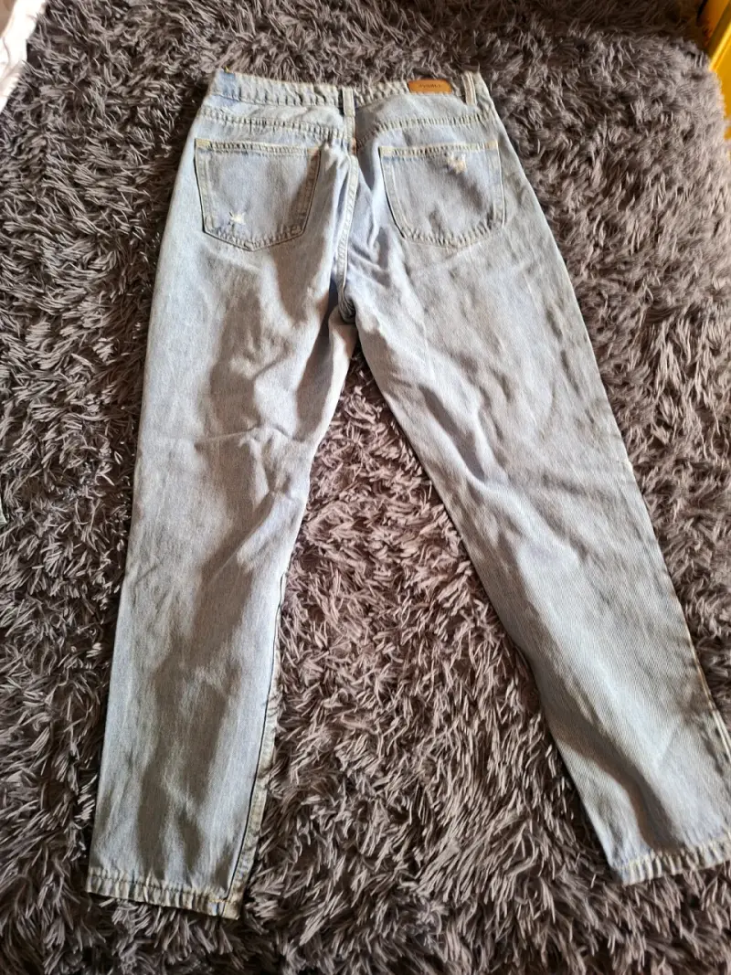 Jeans de mezclilla desgastados para mujer - 2