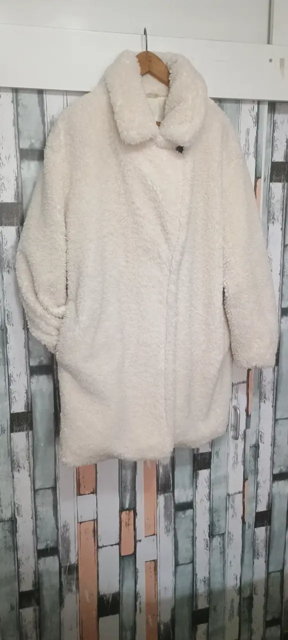 Abrigo estilo Teddy blanco natural H&M para mujer - 4