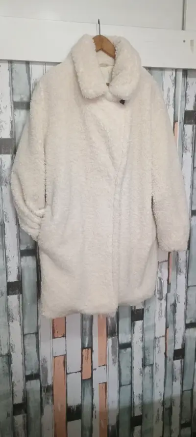 Abrigo estilo Teddy blanco natural H&M para mujer - miniatura 4