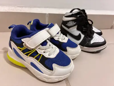Zapatillas deportivas para niños Nike y azules - miniatura 1