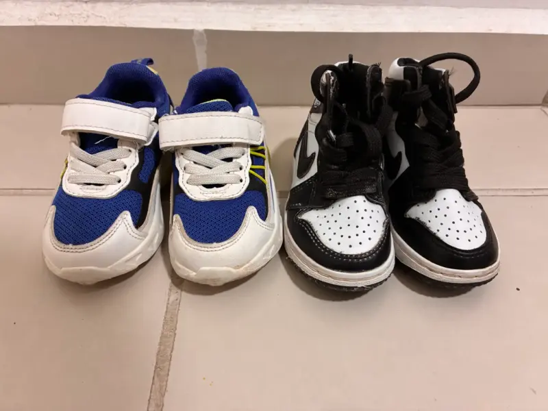 Zapatillas deportivas para niños Nike y azules - 2