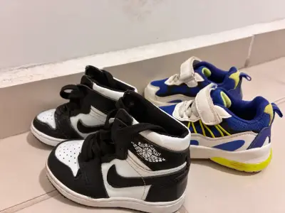 Zapatillas deportivas para niños Nike y azules - miniatura 3