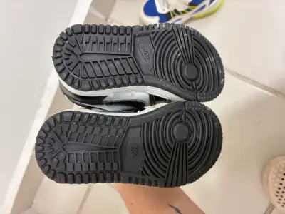 Zapatillas deportivas para niños Nike y azules - miniatura 4