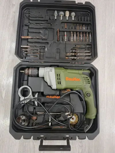 Taladro percutor Bauker con accesorios en maletín - miniatura 1