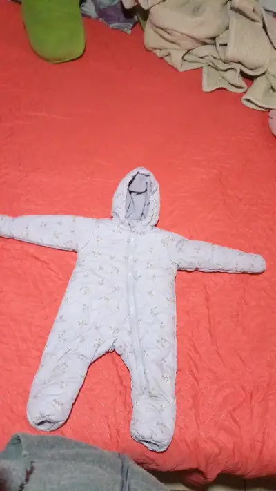 Enterito de invierno para bebé con capucha - miniatura 1