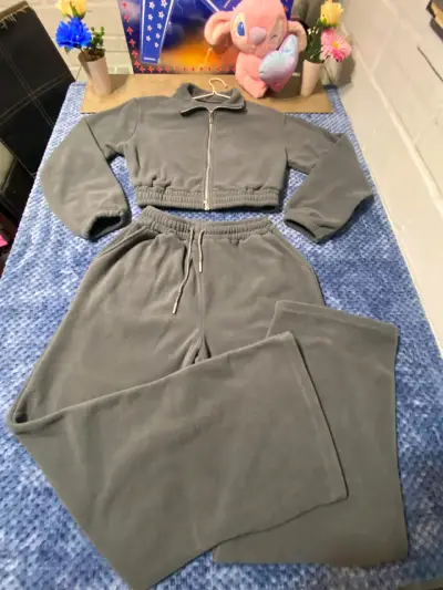 Conjunto gris para mujer - miniatura 1