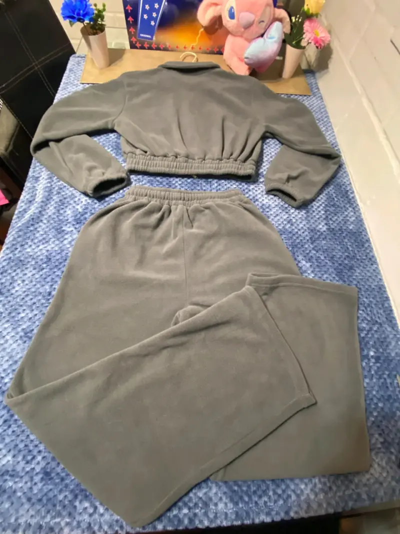 Conjunto gris para mujer - 2
