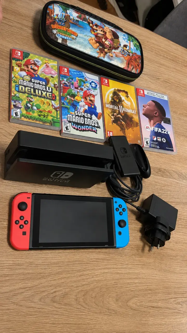 Consola Nintendo Switch con juegos y estuche