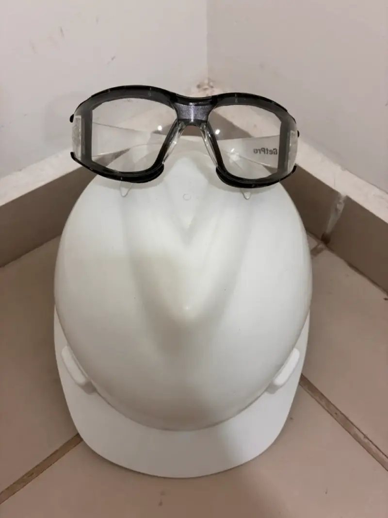 Casco de seguridad blanco con gafas protectoras GetPro - 1