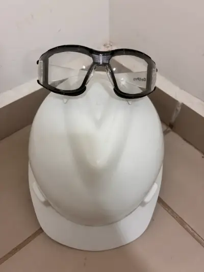 Casco de seguridad blanco con gafas protectoras GetPro - miniatura 1