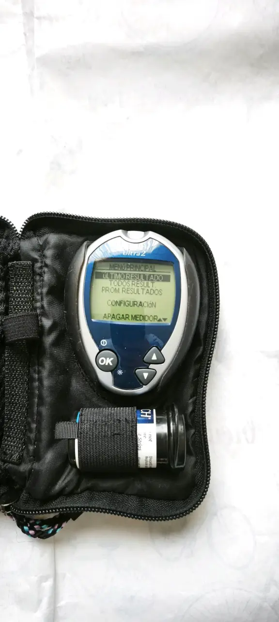 Glucómetro OneTouch Ultra2 con estuche y accesorios - 4