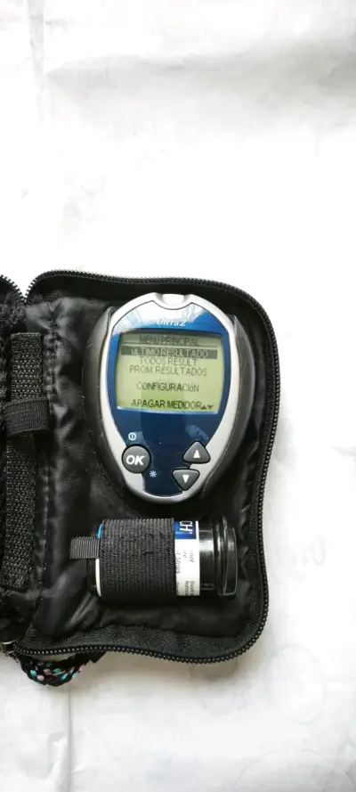 Glucómetro OneTouch Ultra2 con estuche y accesorios - miniatura 4