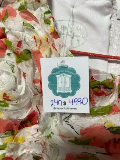 Vestido de bebé con diseño floral en relieve - miniatura 4