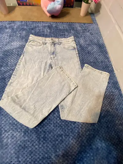 Jeans de mezclilla azul claro para niña - miniatura 1
