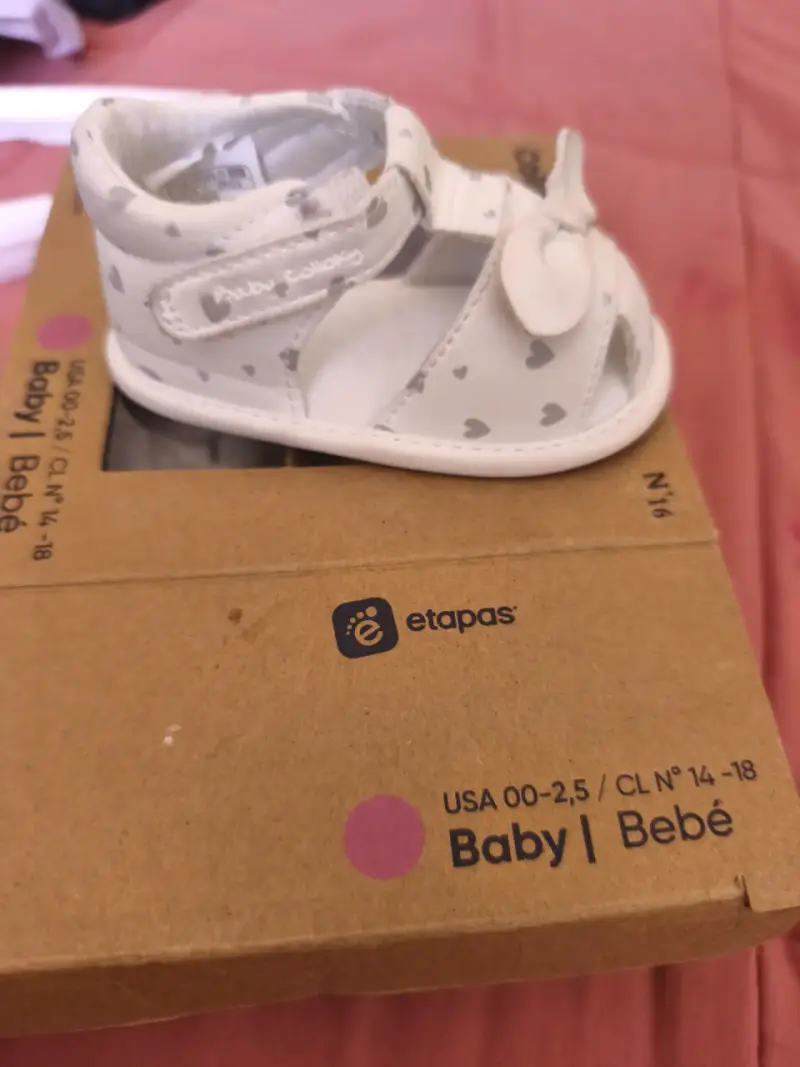Sandalias para bebé Colloky blancas con corazones - 1