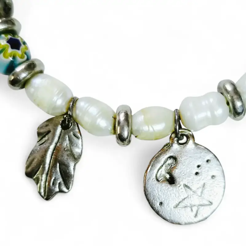 Pulseras con Dijes y Cuentas de Vidrio Set de 2 - 4