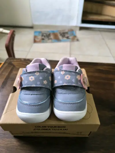 Zapatillas para niña con luces y diseño floral - miniatura 1